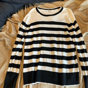 Old navy blue and white sweater med